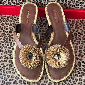 NWOT Liz Claiborne size 8 thong sandals